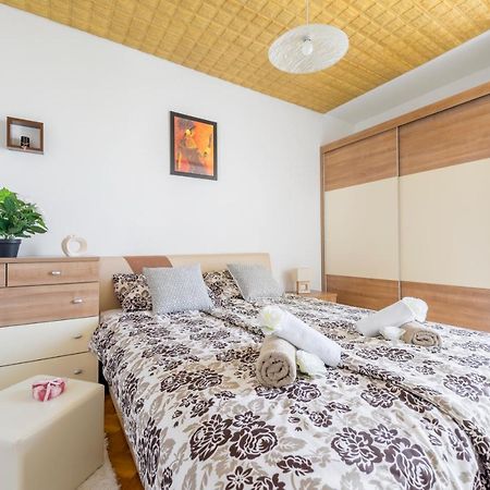 Adventure Apartment 75M2 Close To The Center Split Exterior photo