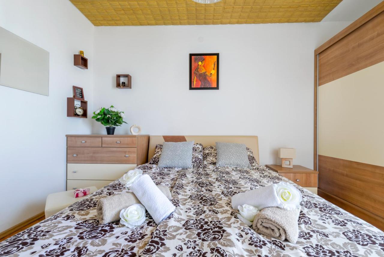 Adventure Apartment 75M2 Close To The Center Split Exterior photo